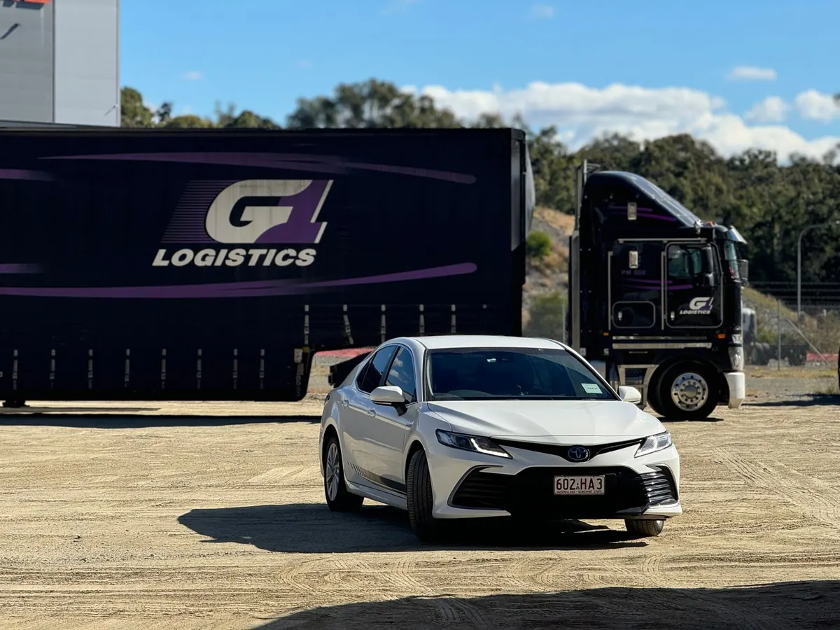 Loading a Curtainsider Safely: Weight Distribution, Strapping, and Common Errors